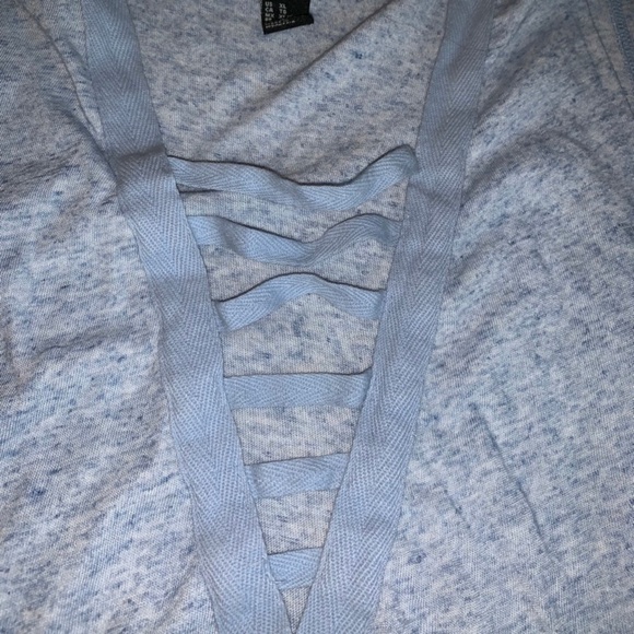 Low- Cut Crop Top - Picture 3 of 4